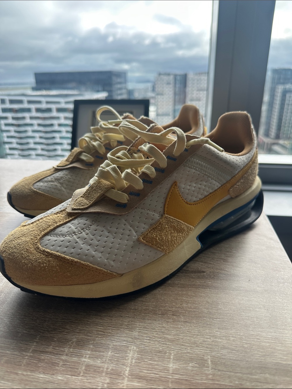 Nike Men’s Sneakers in Beige and Mustard Yellow